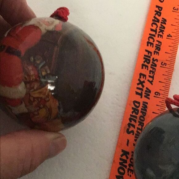 Pair of vintage paper ball Santa Christmas ornaments - Picture 4 of 9